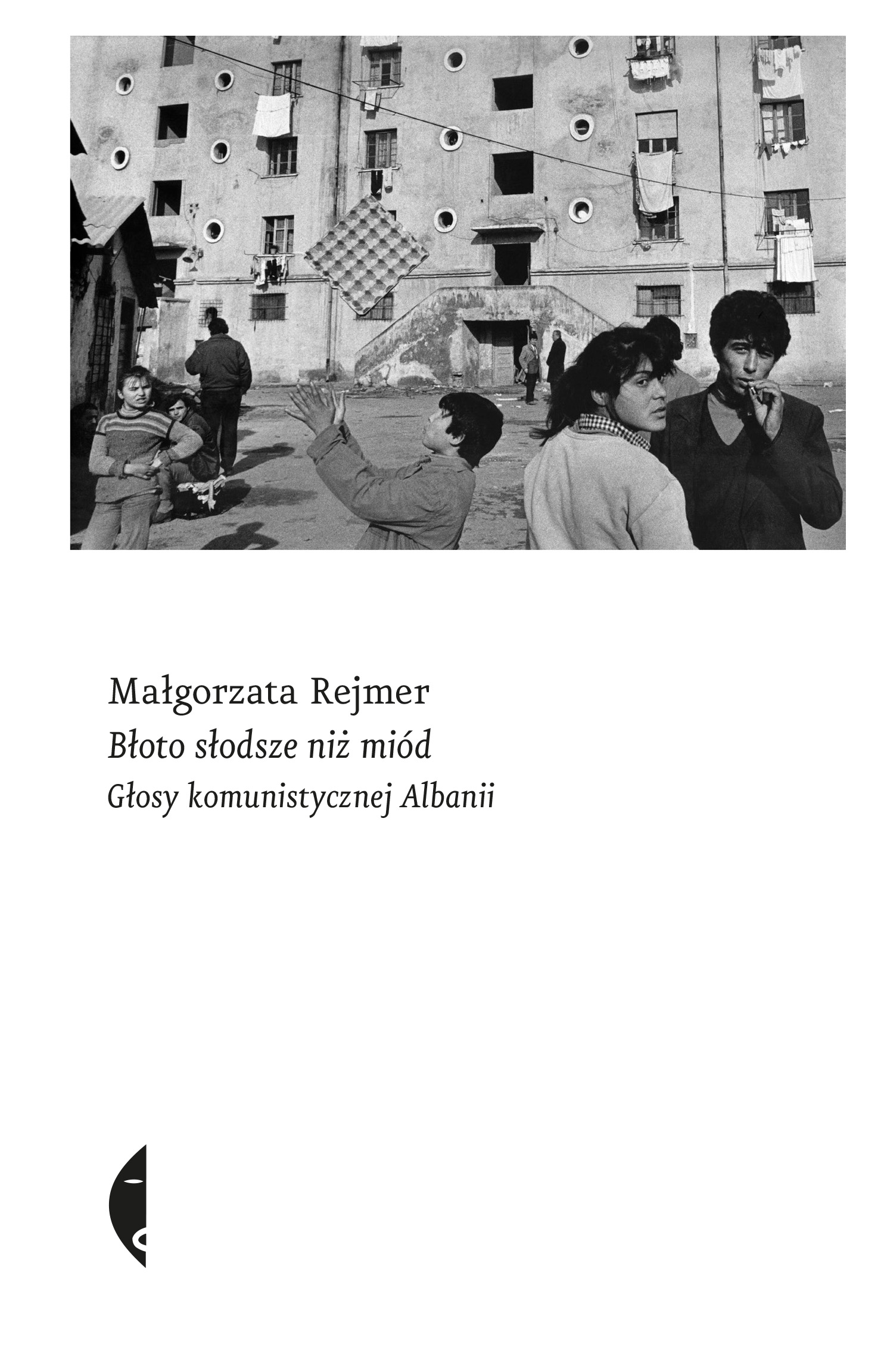 okładka książki błoto słodsze niż miód głosy komunistycznej albanii